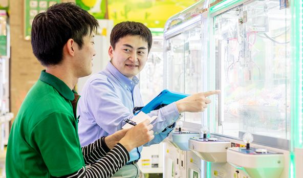 アミューズメント施設店長の働く姿